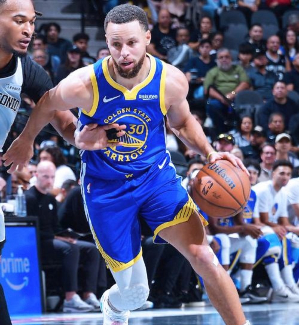 广东队力克马刺，库里状态火热