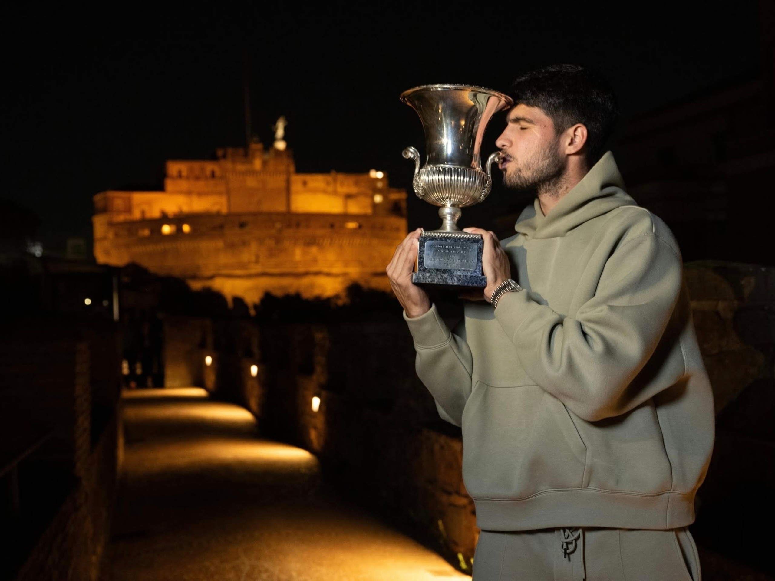 蒙特卡洛大师赛力克法网，兹维列夫带队取胜