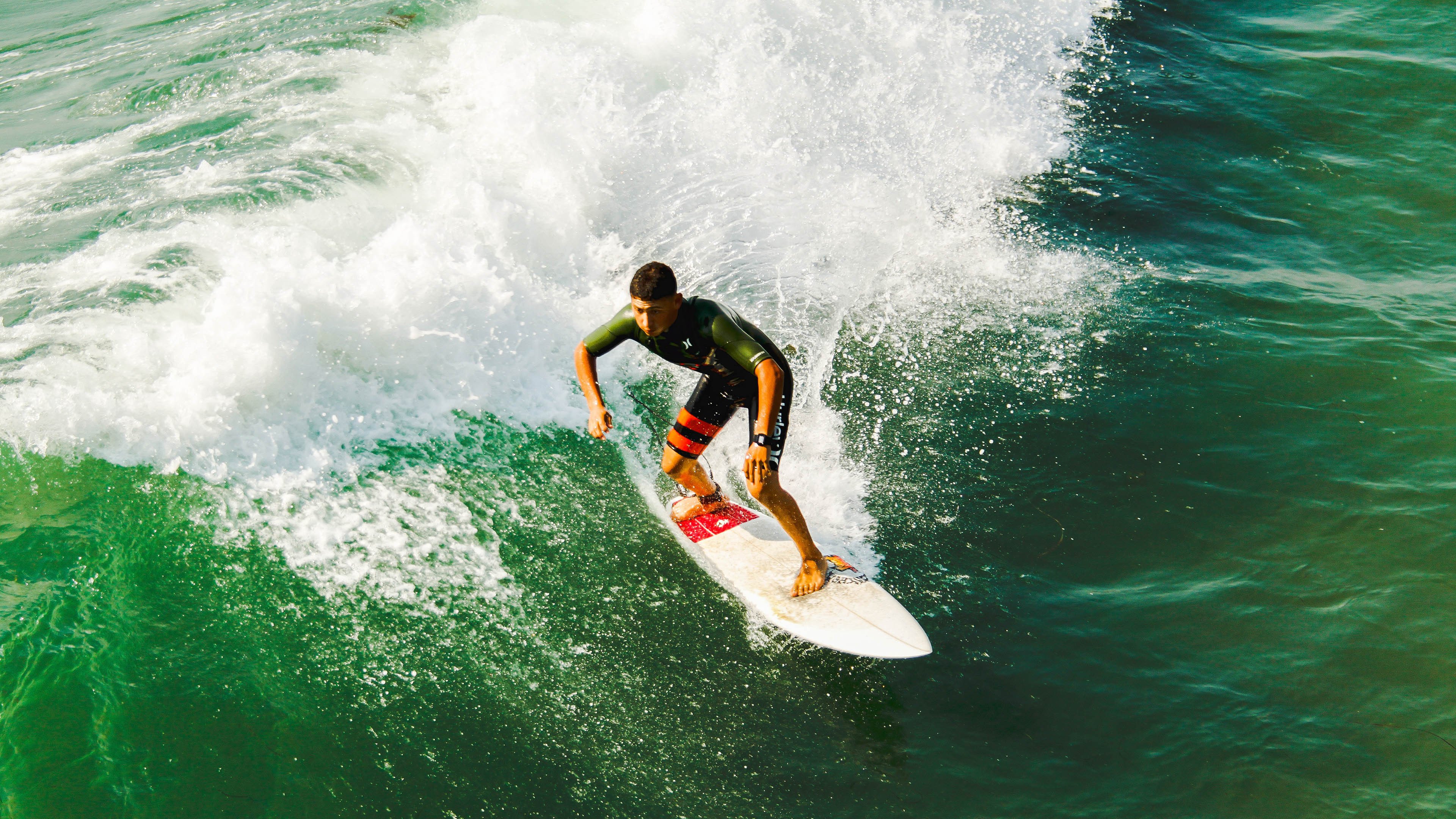 布克嗜血撕碎天山防线，广东客场奏凯的背后暗藏隐忧