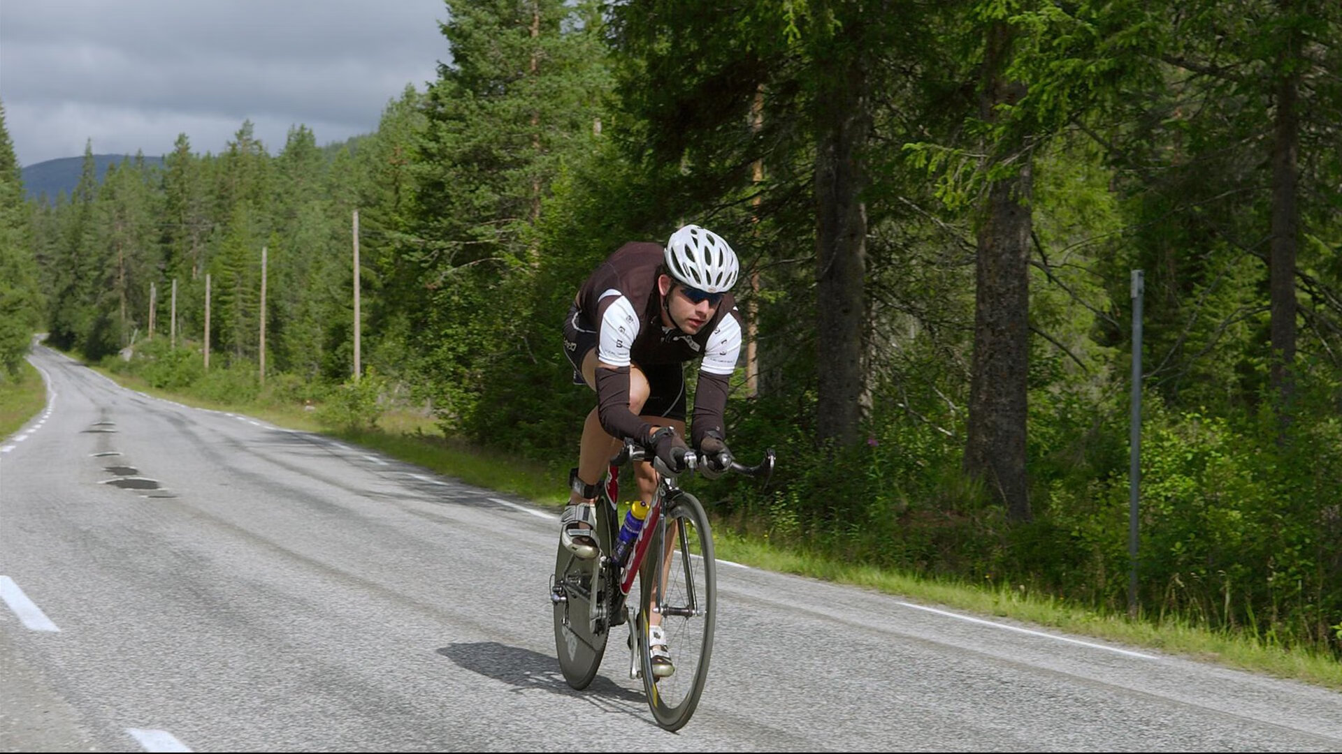 广东队对阵爵士，浓眉在焦点战证明自己，从玻璃人到定海神针的蜕变之路