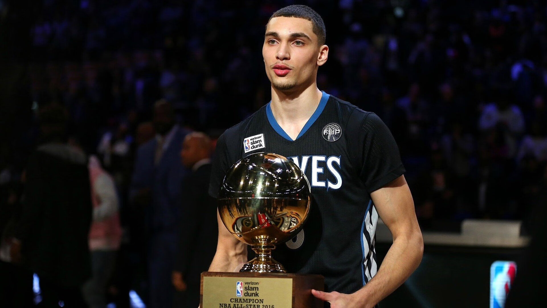 意甲焦点战之夜，克瓦拉茨赫利亚进攻端无人可挡，那不勒斯奏响蓝色狂想